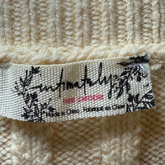 Free People - Casual Preppy Warm Cropped Cream Cable Knit Short Sleeve Sweater - Picture 7 of 7